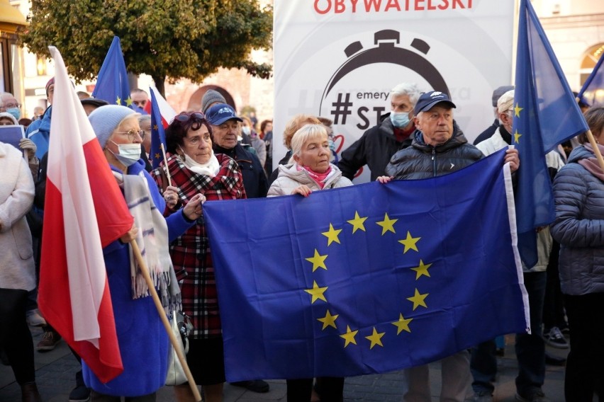 Czy naprawdę grozi nam polexit? - To niebezpieczna gra. Nawet jeśli obie strony tego nie chcą