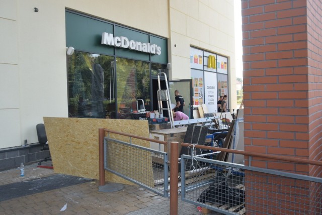 To już ostatnie prace, jakie są prowadzone w restauracji McDonald’s na dzień przed otwarciem lokalu.