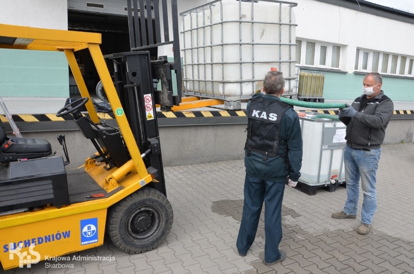 KAS przekazała alkohol z nielegalnego obrotu szpitalowi w Grudziądzu i starostwu we Włocławku