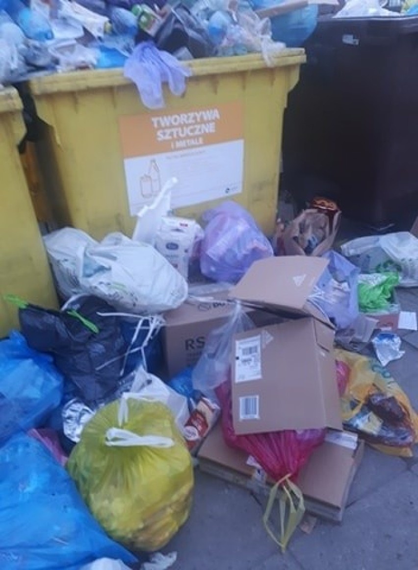 Śmieci zalegają w altanach na osiedlach w Kielcach. Mieszkańcy alarmują [ZDJĘCIA]