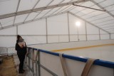 Lodowisko przy hali sportowej w Koronowie już gotowe. Kiedy otwarcie? [zdjęcia]