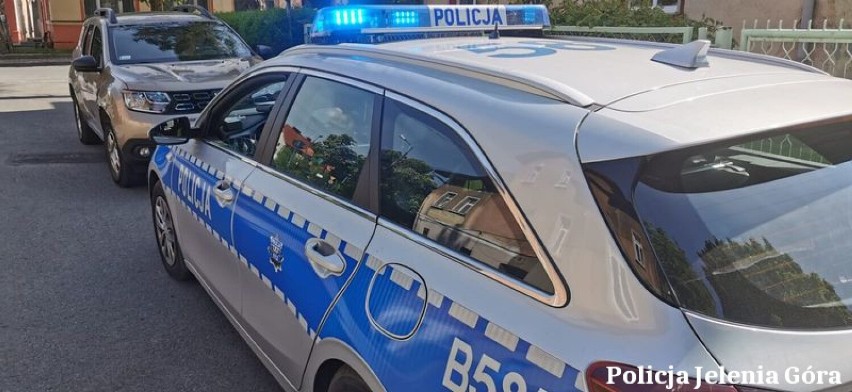 Jelenia Góra. Policjanci zatrzymali pijanego kierowcę. Wbrew zakazowi sądowemu prowadził samochód!