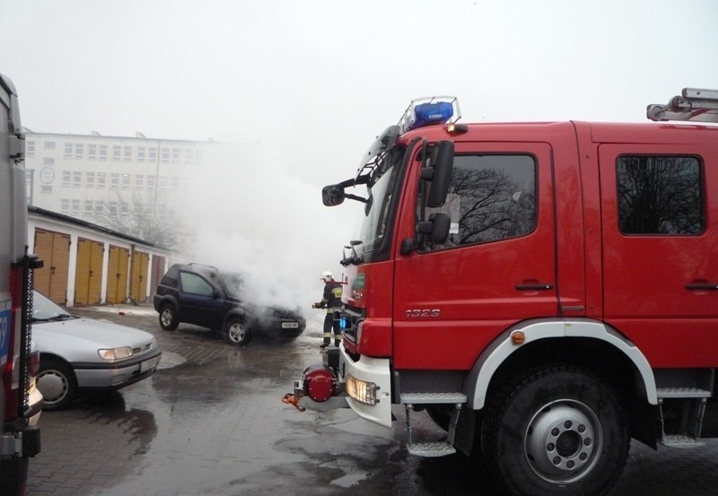 Chełm: przy Lwowskiej zapalił się Land Rover (ZDJĘCIA)