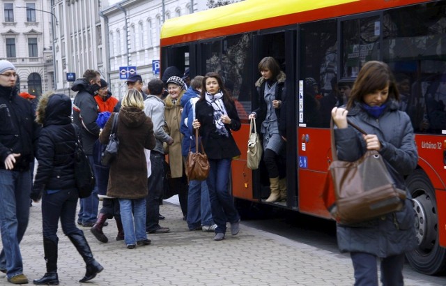 Komunikacja w Lublinie: Więcej przegubowych autobusów - żądają pasażerowie