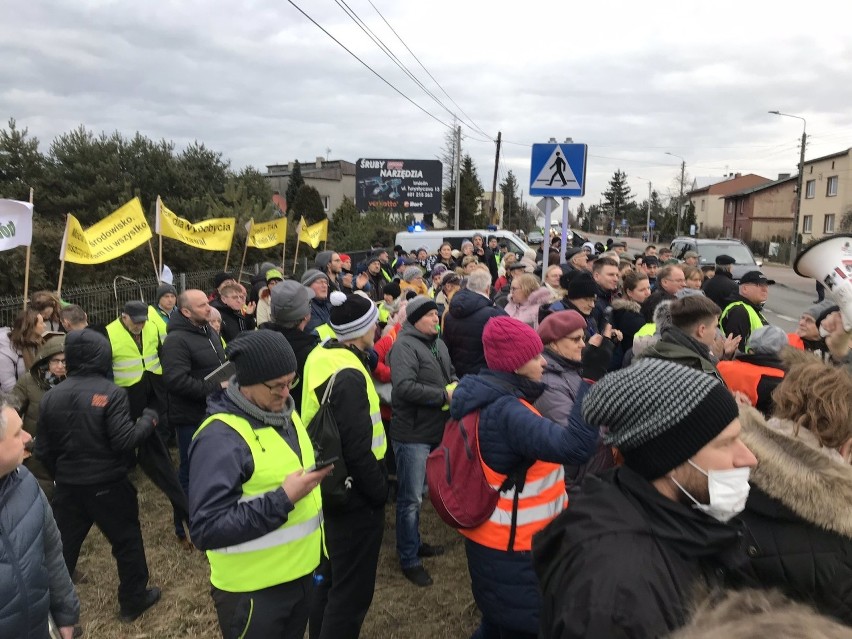 Zamieszki w Imielinie: górnicy zaatakowali mieszkańców, którzy protestowali przeciw wydobyciu. Petardy i szarpanina