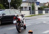 Nowa Wieś k. Kęt. Motocyklista ranny po zderzeniu z samochodem osobowym. Świadkowie wypadku rzucili mu się na pomoc