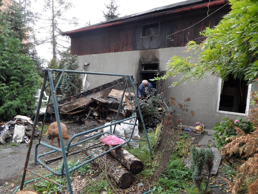 Będzin: Pożar domu przy ul. Pokoju w Łagiszy strawił wszystko [ZDJĘCIA]