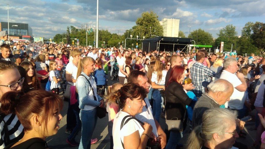 Koncert Sławomira rozpoczął Zabrze Summer Festival 2019. Tłumy ludzi pod Platanem. [NOWE ZDJĘCIA]