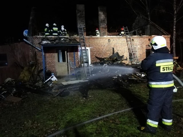 Do groźnego pożaru doszło w nocy z piątku na sobotę (z 17 na 18 stycznia) w miejscowości Barycz (gm. Dobroń, pow. pabianicki).


Czytaj więcej i zobacz zdjęcia na następnych kartach


