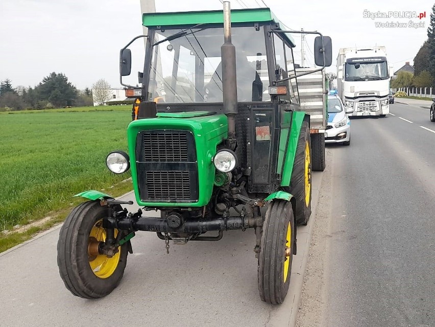 Z traktora sypał się węgiel na drogę w Wodzisławiu Śląskim