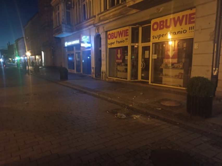 Od kamienicy w Inowrocławiu oderwał się kilkukilogramowy...