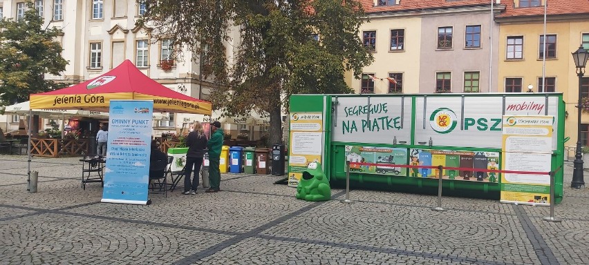 Posprzątali Jelenią Górę w ramach akcji "Wszystkie śmieci są nasze"