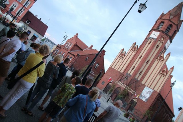 Jak poinformowała Lokalna Organizacja Turystyczna Pałuki, "Spacer z historią w tle" zaplanowany jest po Żninie, Gąsawie, Rogowie, Janowcu Wielkopolskim i Szubinie.