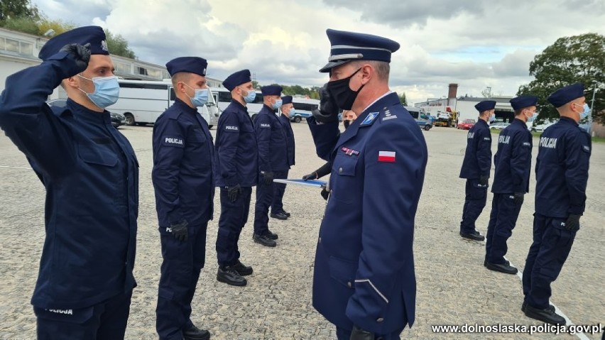 Ponad 100 nowych policjantów w dolnośląskiej policji. Wśród nich 21 pań. ZDJĘCIA ze ślubowania