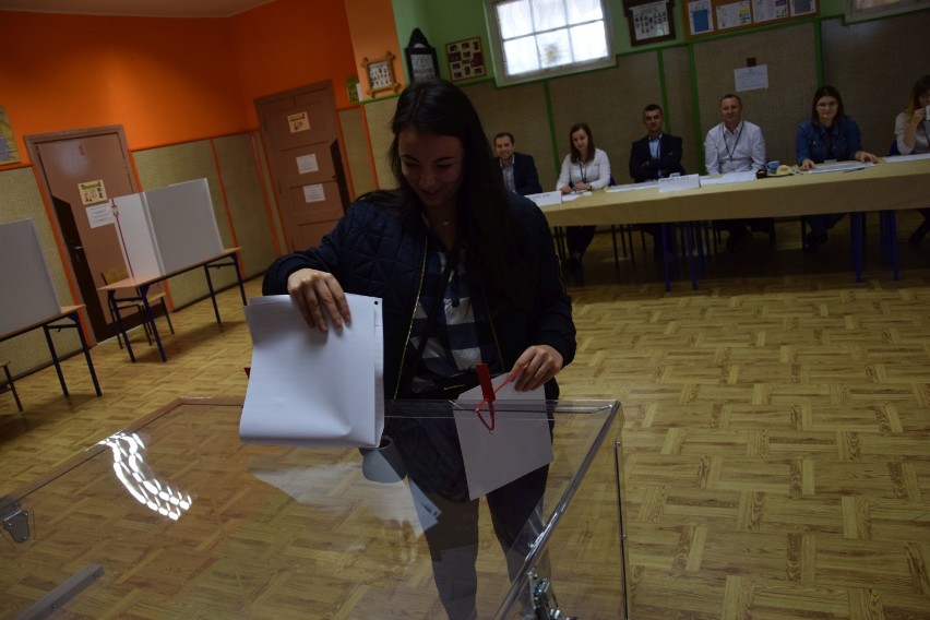 Frekwencja wyborcza w Szczecinku o godzinie 17. Jest nieźle [zdjęcia]