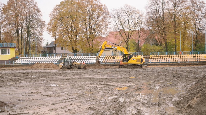 W Świebodzinie trwa modernizacja stadionu miejskiego.