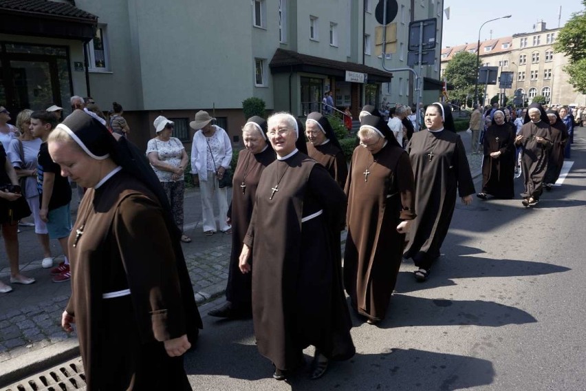 W Centralnej procesji Bożego Ciała ulicami Poznania przeszły...