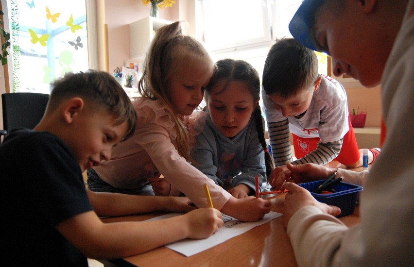 Zajęcia integracyjne z uczniami Budowlanki w Przedszkolu Samorządowym nr 26 w Piotrkowie ZDJĘCIA
