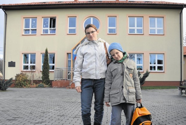 Maria Stempniowska z Błonia boi się myśleć o likwidacji albo przekształceniu szkół w gminie Tarnów. Podobne obawy mają rodzice dzieci z innych placówek, na których kreskę postawiła rada