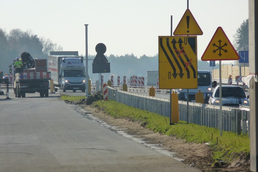 Budowa autostrady A1 między Radomskiem i Kamieńskiem na ukończeniu [ZDJĘCIA, FILM]