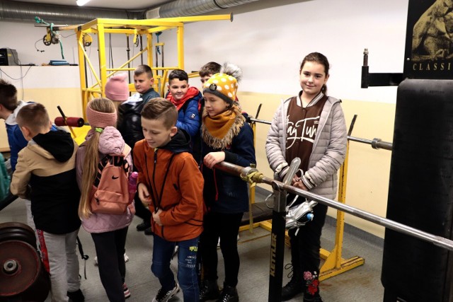 Dziesiątki młodych ludzi zwiedziło w piątek bazę sportową Klubu Wioślarskiego "Wisła" w Grudziądzu