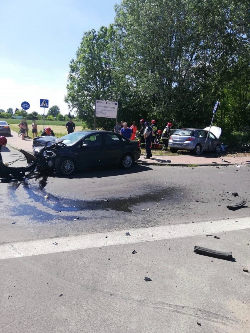 Wypadek na skrzyżowaniu Opiesińskiej i Klonowej w Zduńskiej Woli [zdjecia]