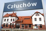 Polregio nie chce otworzyć kasy na dworcu w Człuchowie. - Dworzec jest zamknięty, a tablica z zegarem nie działa - piszą i mówią pasażerowie