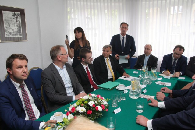 Prezydent Opola ma rozmawiać z samorządowcami z podopolskich gmin o powiększeniu miasta.