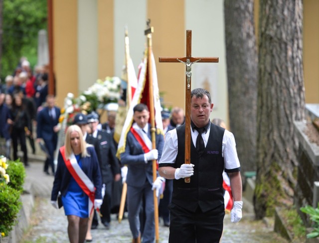 We wtorek 2 czerwca na Cmentarzu Głównym w Przemyślu pochowano Janusza Szabagę. Był wójtem gminy Żurawica w latach 1993-1998 oraz 2008-2014. Miał 71 lat.