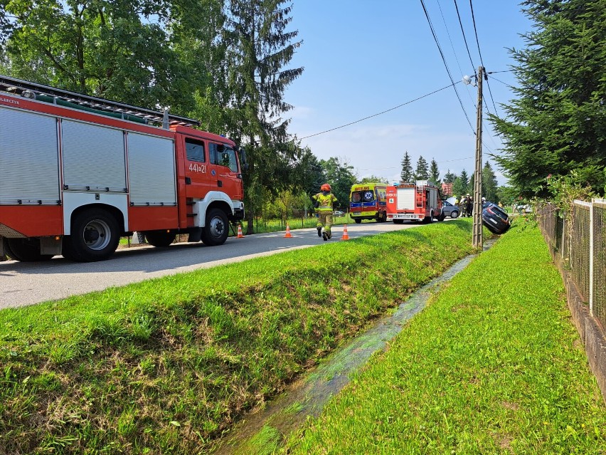 Zderzenie dwóch samochodów w Krygu. Na miejscu wszystkie służby ratunkowe