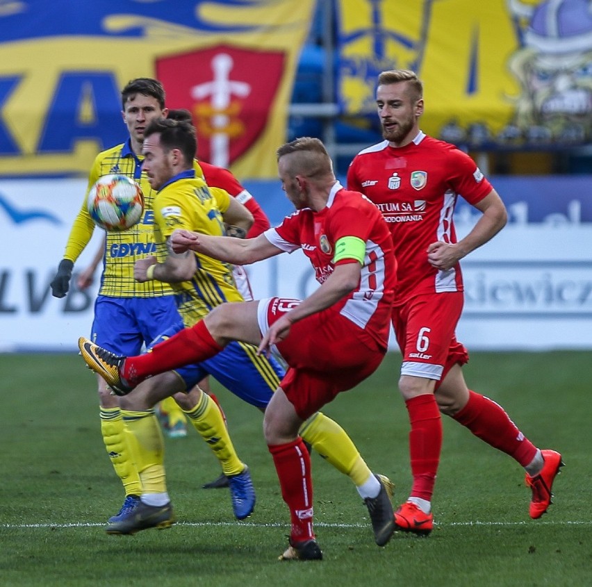 Arka Gdynia tylko zremisowała z Miedzią Legnica i wciąż musi...