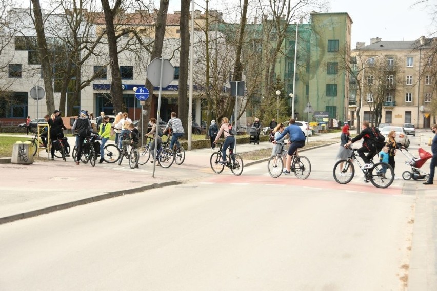 Piękna słoneczna pogoda zachęciła w niedzielę 11 kwietnia...