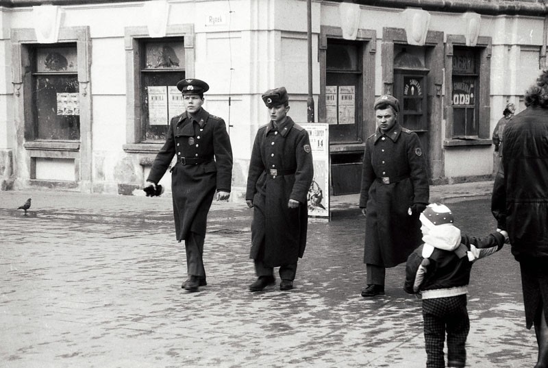 Legnica na zdjęciach z lat 80. i 90. Miasto wyglądało...