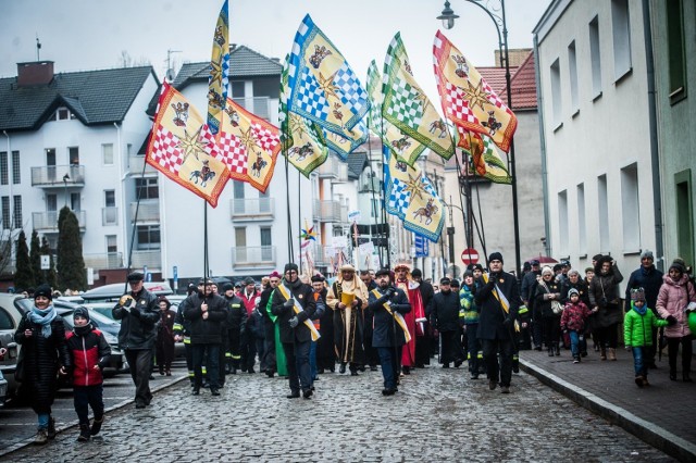 W całym regionie odbywają się dziś tradycyjne orszaki. 6 stycznia o godz. 10 w Koszalinie została odprawiona uroczysta msza św. z okazji 30. rocznicy święceń biskupich biskupa Edwarda Dajczaka oraz 25. rocznicy święceń biskupich biskupa Pawła Cieślika. Po uroczystej mszy św. wierni wyruszyli w tradycyjnym Orszaku Trzech Króli.

