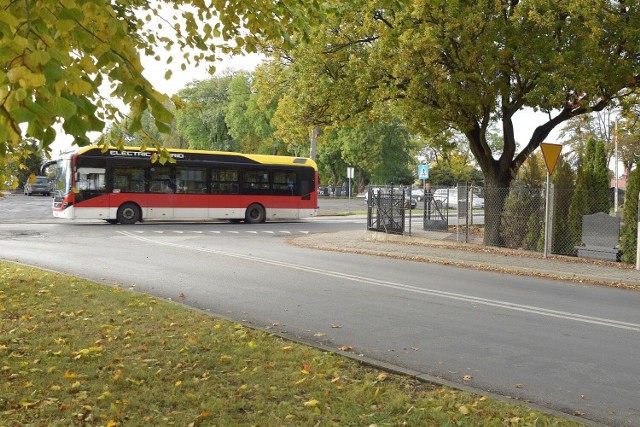 W dniu Wszystkich Świętych 2023 r. w Inowrocławiu będzie można jeździć autobusami miejskimi za darmo