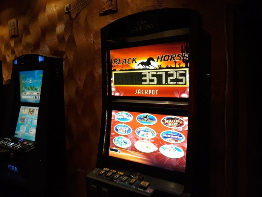 Zabrze: w jednym z lokali w centrum miasta stały nielegalne maszyny do gier. ZDJĘCIA