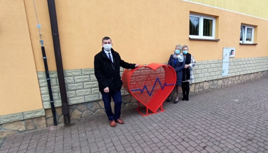 Pojemniki w kształcie serca na plastikowe nakrętki w gminie Bukowsko