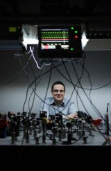 Naukowcy z Wydziału Fizyki UW zbudowali wydajne źródło fotonów