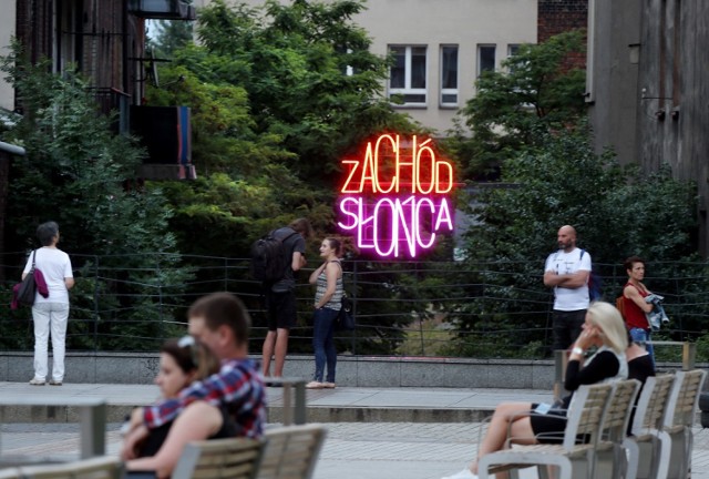 Neon Zachód Słońca w Mieście Ogrodów