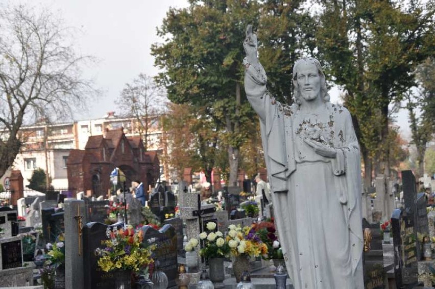 Ostrów: Cmentarz przy ul. Limanowskiego w Ostrowie Wielkopolskim ma już 118 lat (FOTO)