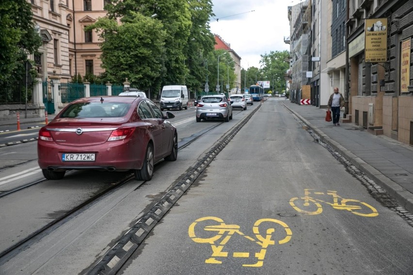 Kraków. Wielkie zmiany na ulicy Grzegórzeckiej. Cieszą się rowerzyści, kierowcy są oburzeni [ZDJĘCIA]