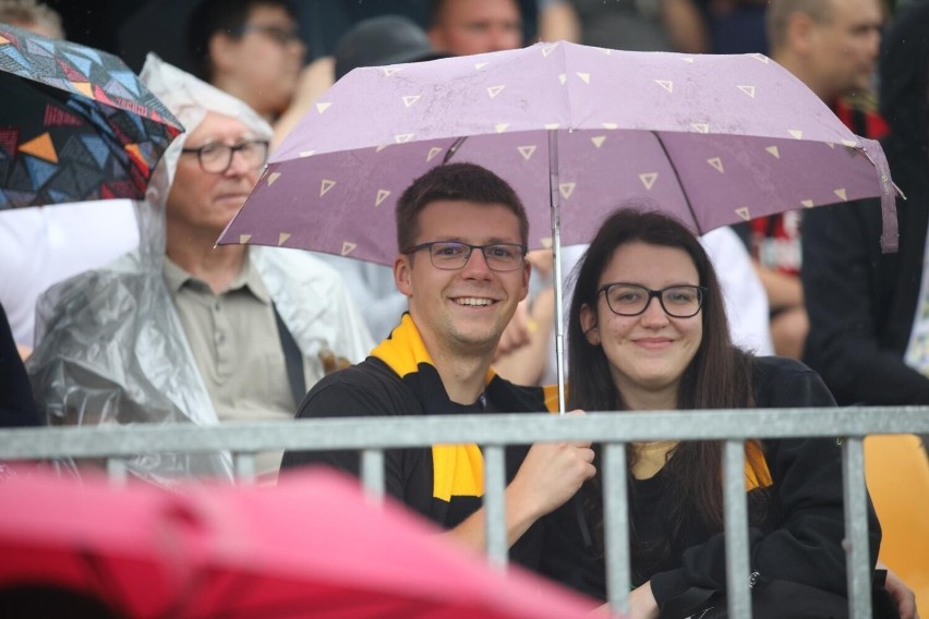 6.08.2022, Kraków: kibice na meczu Wieczysta - KSZO...