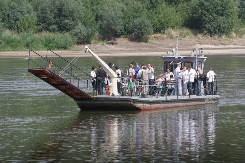 Oblężenie tramwajów wodnych i promów na Wiśle. To był...