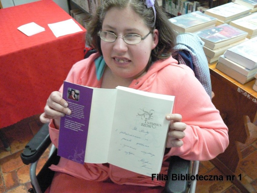 Magdalena Kordel w bibliotece w Kłobucku [FOTO]