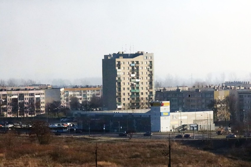 Tak wygląda Legnica na zdjęciach widziana z 9 piętra bloku ul. Wielkiej Niedźwiedzicy