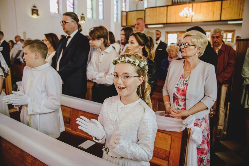 Pierwsza Komunia Święta 2022 i Biały Tydzień w parafii św. Maksymiliana Kolbego w Radomsku. ZDJĘCIA