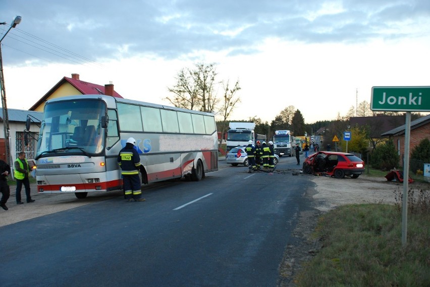 Zderzenie autobusu i osobówki w Zielonej Chocinie,...