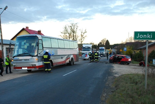 Zderzenie autobusu i osobówki w Zielonej Chocinie, 29.10.2013r