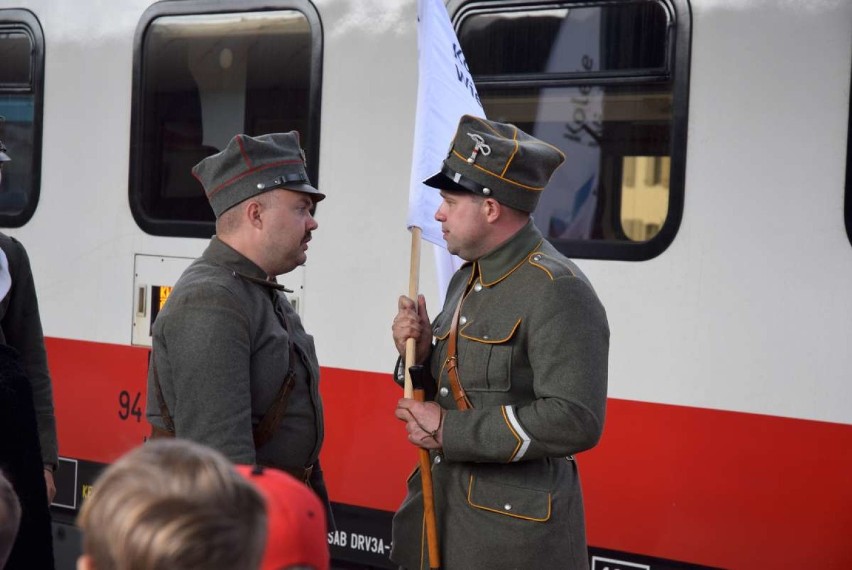 Koleje Wolności 1918-2018 na dworcu w Gnieźnie