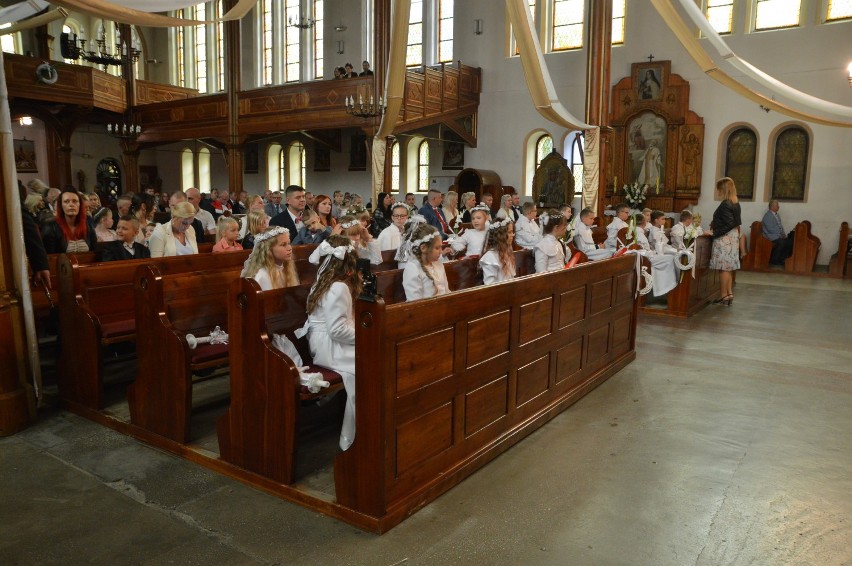Pierwsza Komunia Święta uczniów SP1 w Bytowie w kościele pw. św.. Katarzyny Aleksandryjskiej i Jana Chrzciciela| ZDJĘCIA